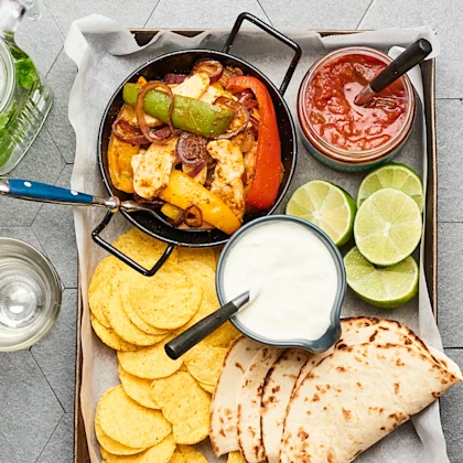 Fajitas med gräddfil och salsa