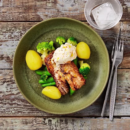 Stekt alaska pollock med äggsås