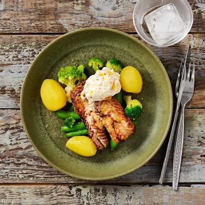 Stekt alaska pollock med äggsås