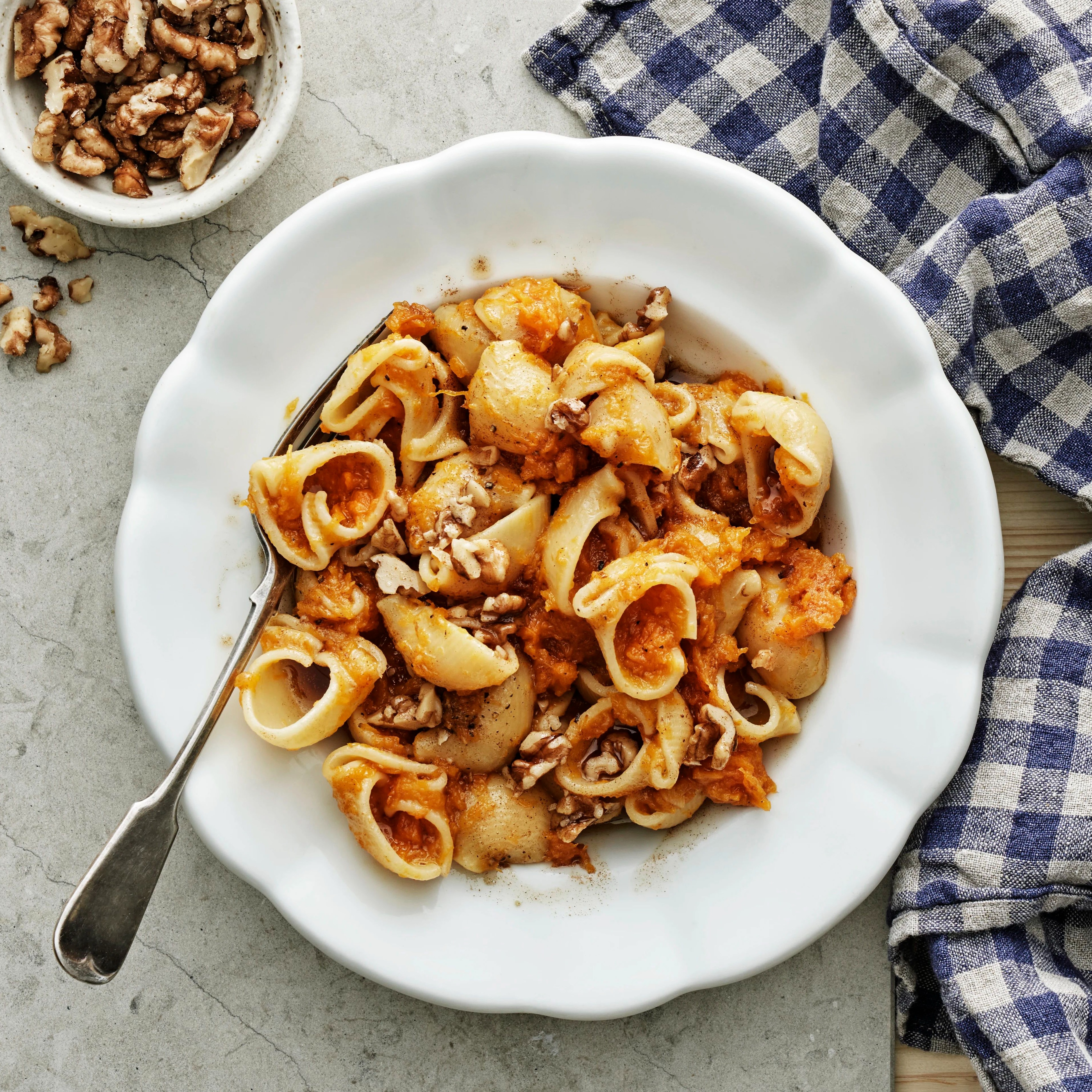 Pumpapasta med valnötter och brynt smör