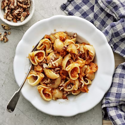 Pumpapasta med valnötter och brynt smör