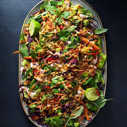 Asiatisk räksallad med jordnötsdressing