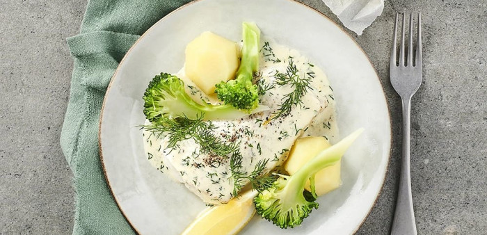 Torsk med potatis, broccoli och dill- och citronsås