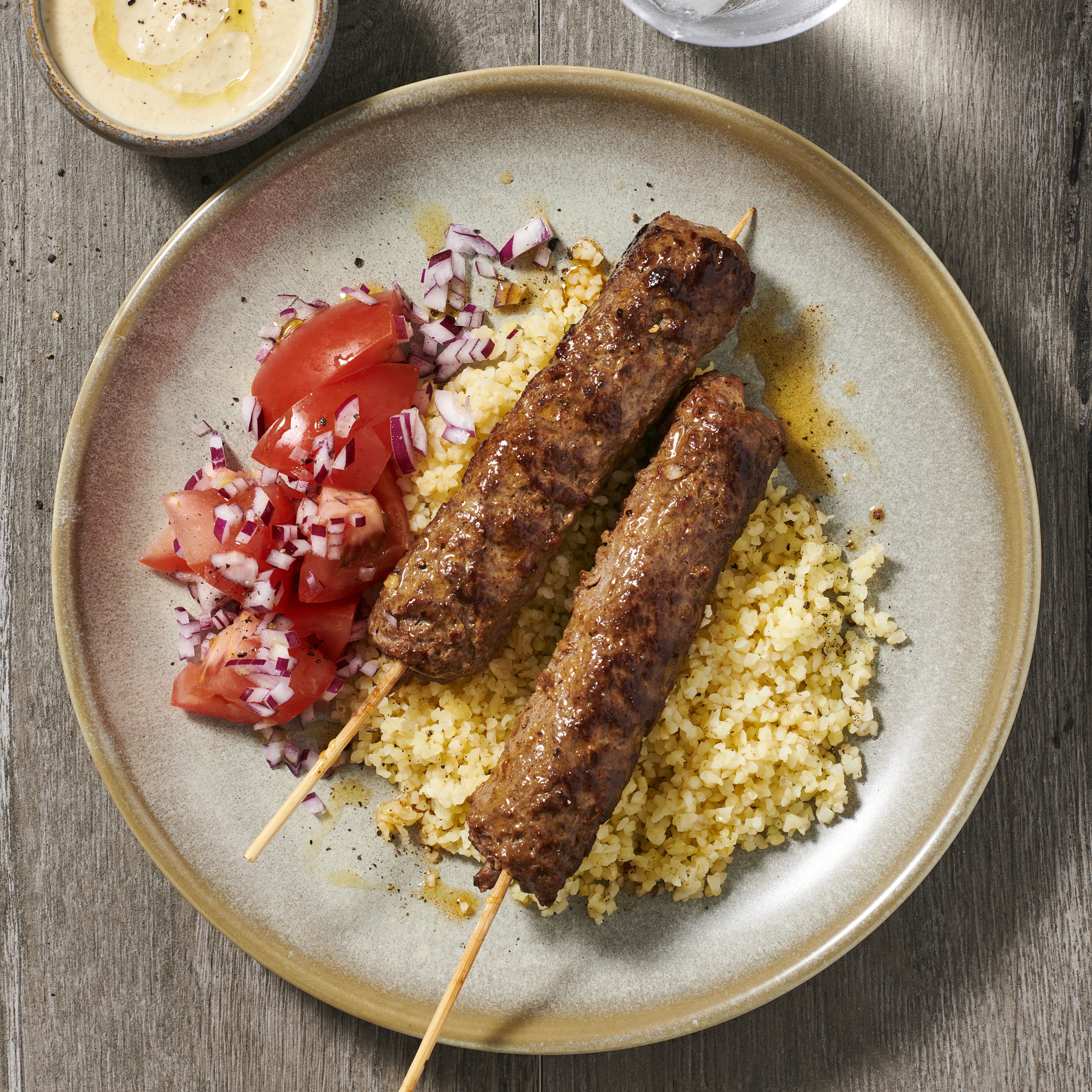 Kebabspett med kikärtsröra