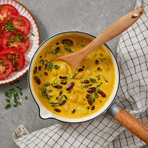 Krämig spenat- och böngryta med curry