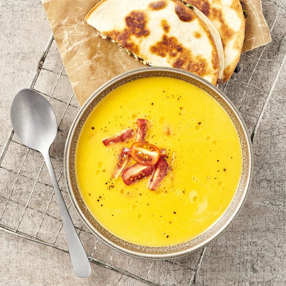 Morotssoppa med citrongräs och quesadillas