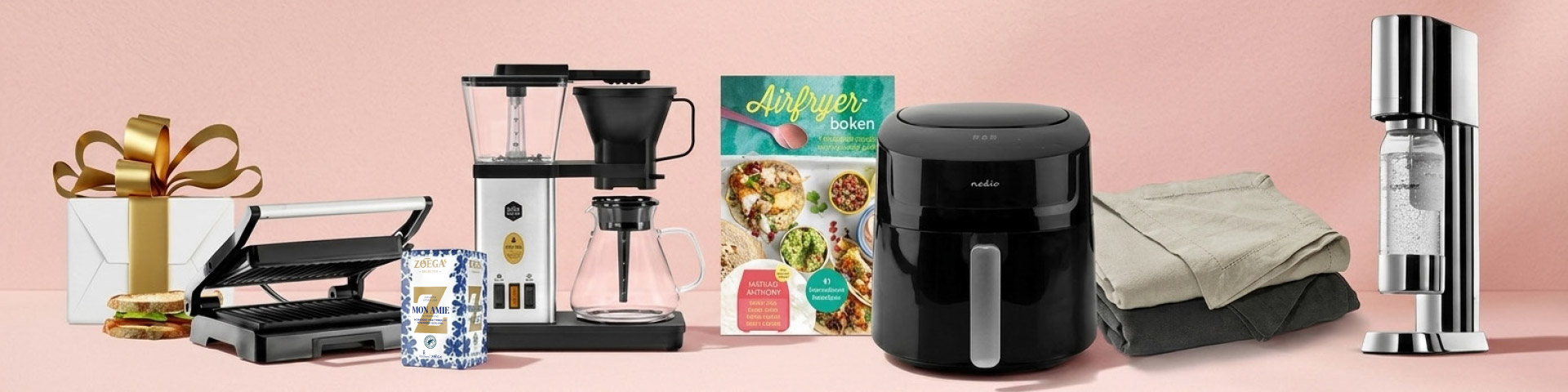 Presentidéer som köksapparater, airfryer, kaffebryggare, grilljärn, kokbok, kökshanddukar, salt- och pepparkvarn samt presentinslagen ask, samlade som presenter till studenten. Klicka för att handla presenter.