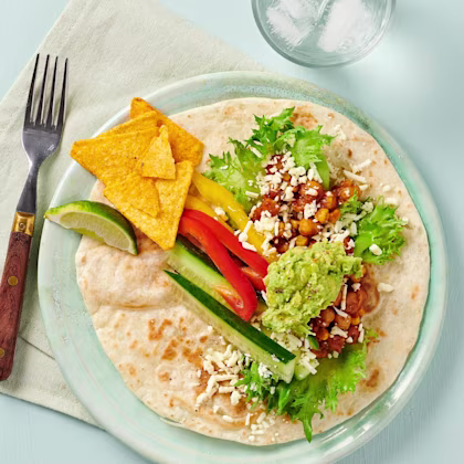 Kikärtstacos med avokado och paprikasallad