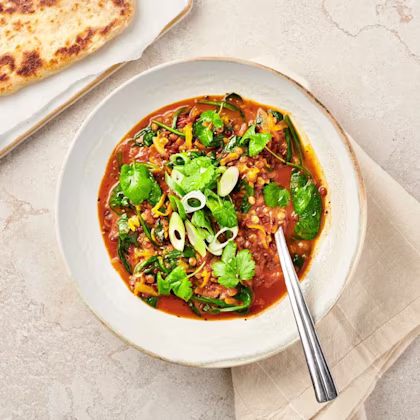 Indisk linsgryta med naanbröd