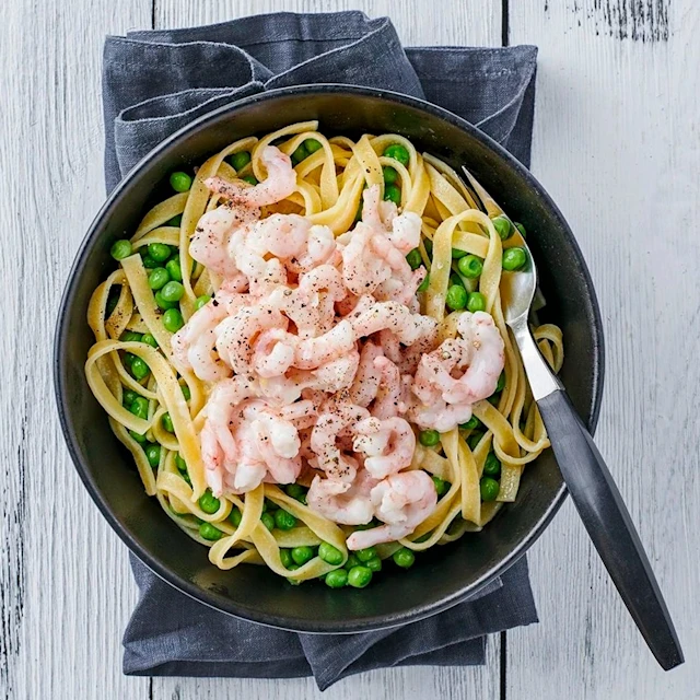 Pasta med räkor och citronsås