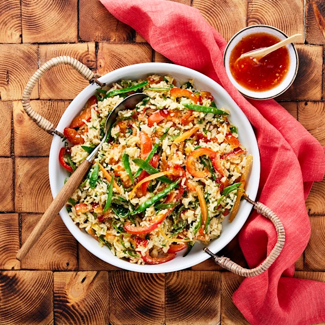 Fried rice med grönsaker och ägg