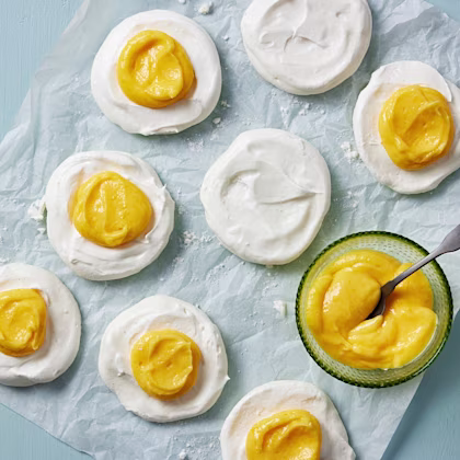 Minipavlova med lemon curd