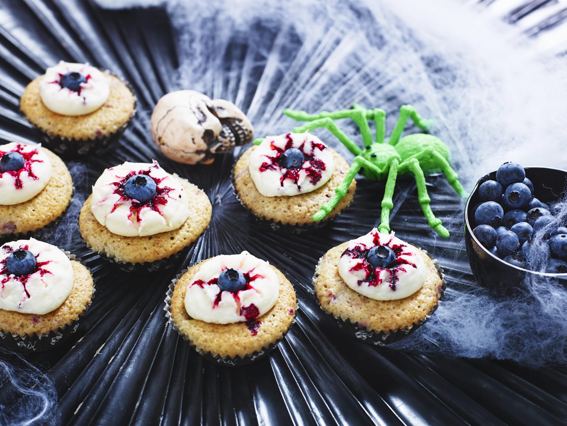 Lätt rödsprängda cupcakesögon