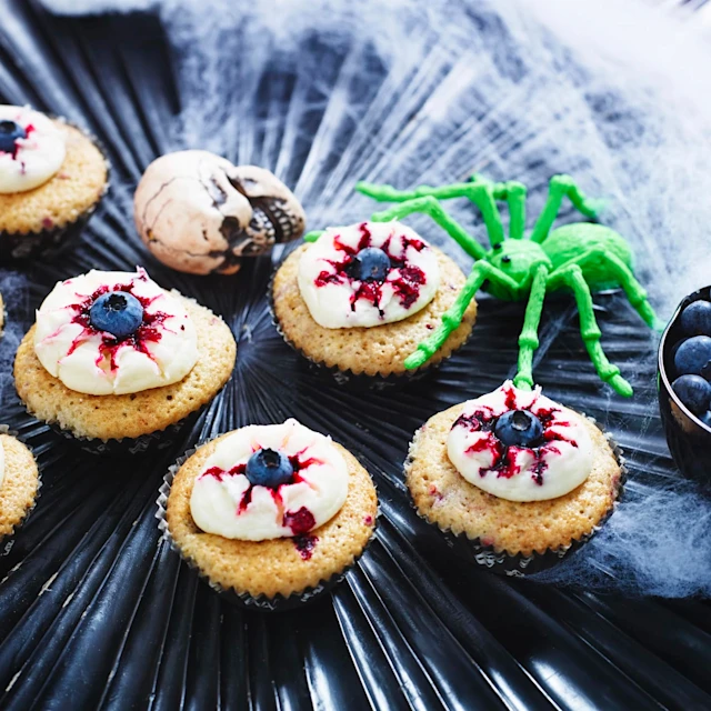 Lätt rödsprängda cupcakesögon