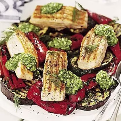 Grillad lax med medelhavsgrönsaker i dill
