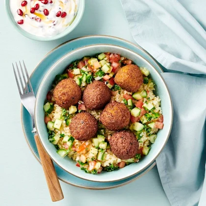 Falafel med gurktabbouleh och granatäppleyoghurt