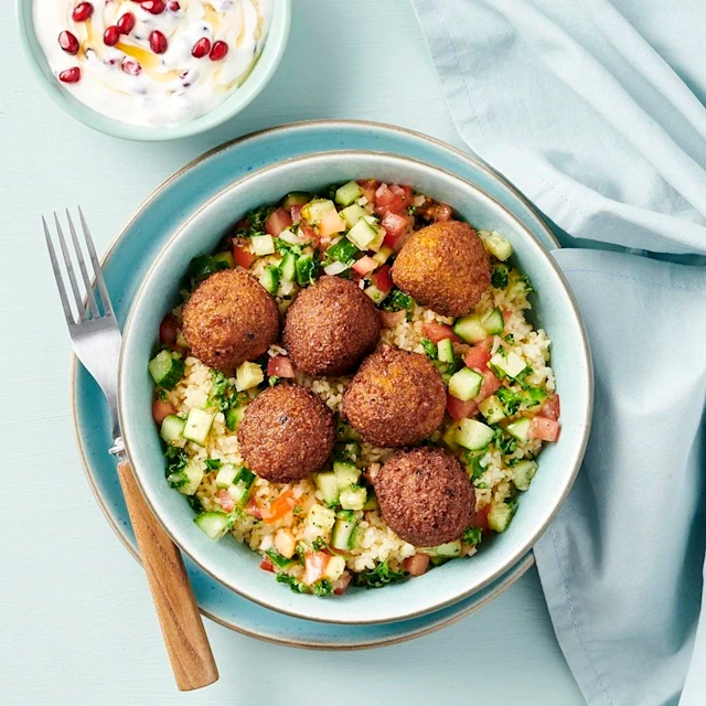 Falafel med gurktabbouleh och granatäppleyoghurt