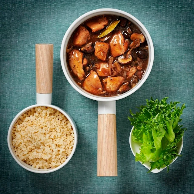 Coq au vin på kyckling med sallad