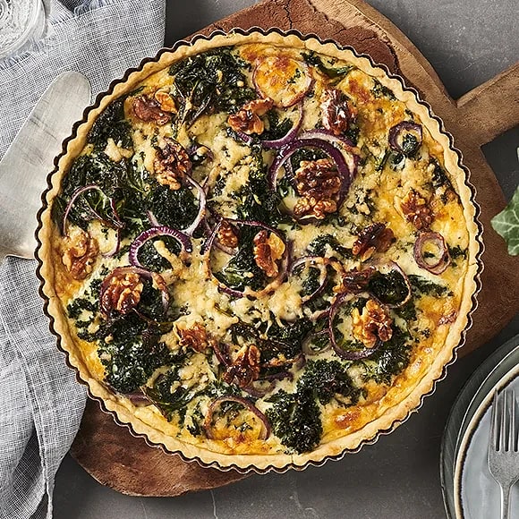 Grönkålspaj med valnötter