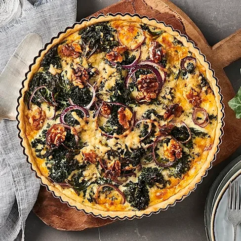 Grönkålspaj med valnötter