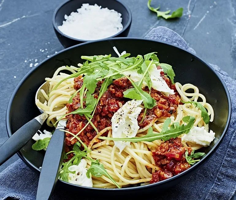 Blomkålsbolognese med mozzarellasallad