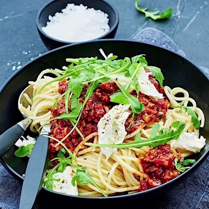 Blomkålsbolognese med mozzarellasallad