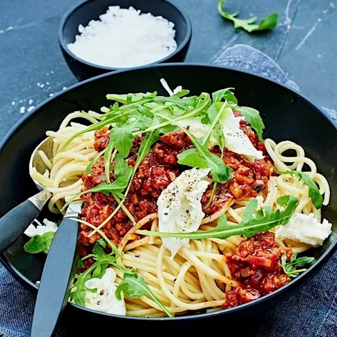 Blomkålsbolognese med mozzarellasallad