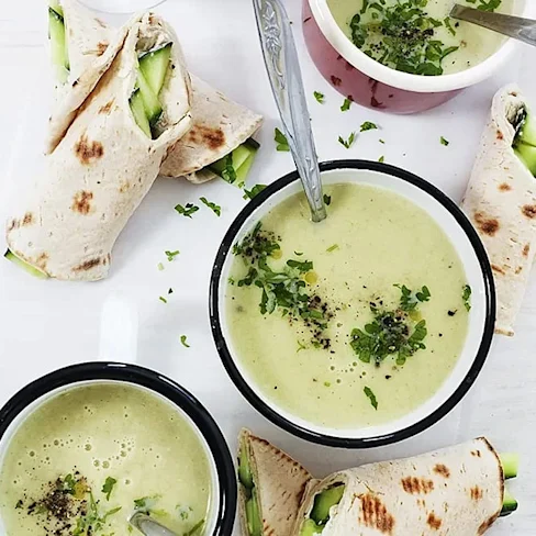 Potatis- och purjolökssoppa med tunnbrödrulle