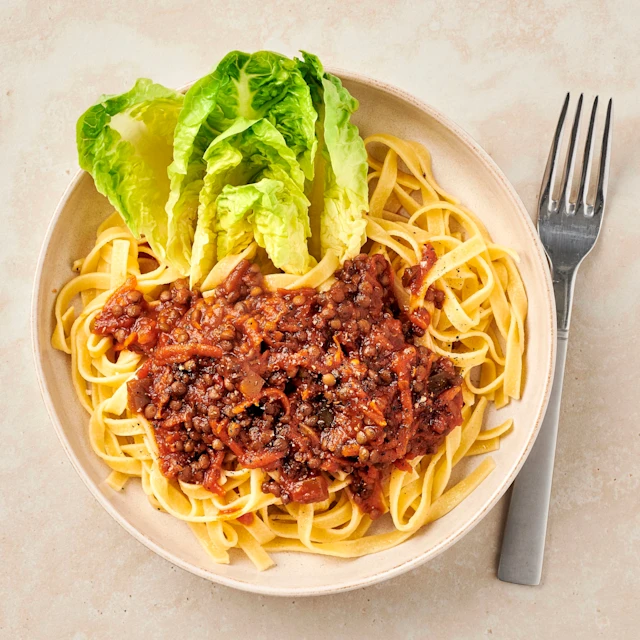 Pasta med lins- och tomatsås