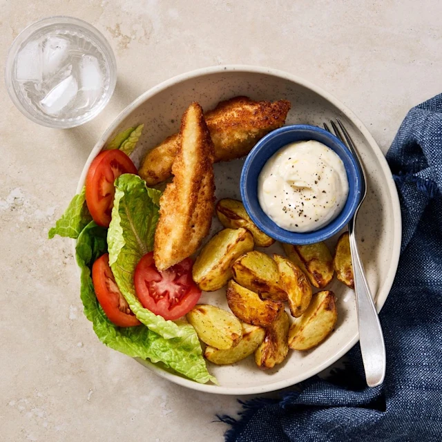 Kycklingnuggets med rostad potatis och citronmajo