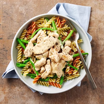 Kycklingfilé med krämig kantarellpasta