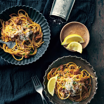Pasta med makrill i tomatsås