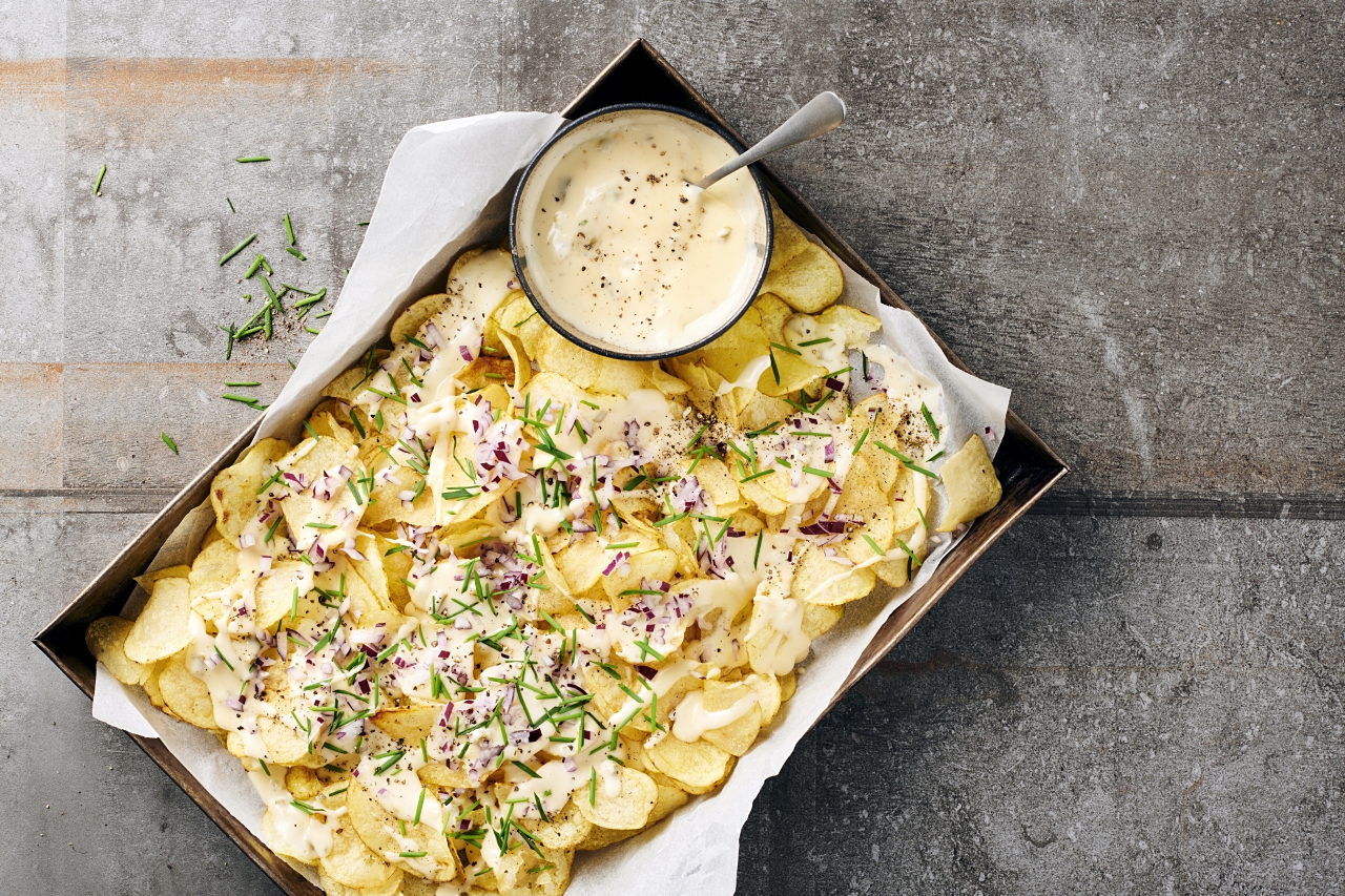 Potatischips med cheddarkräm och jalapeño