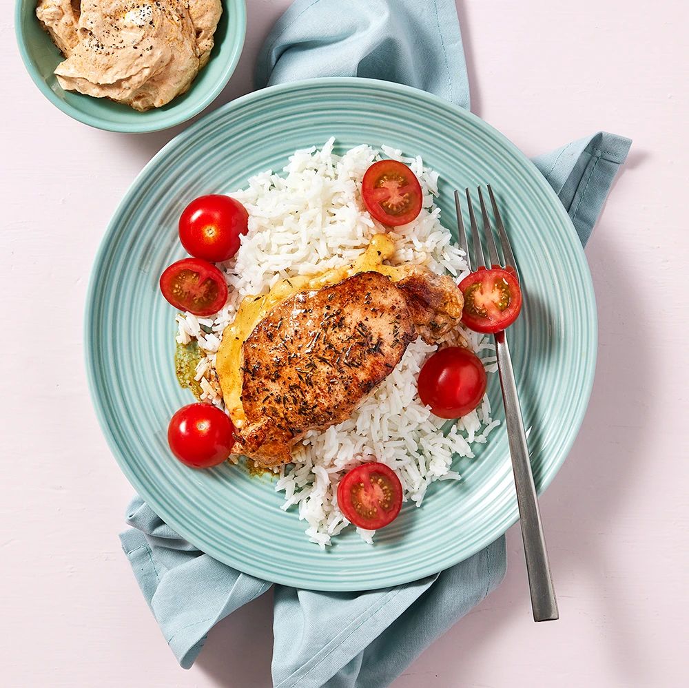 Ostfylld fjärilskotlett med tomater