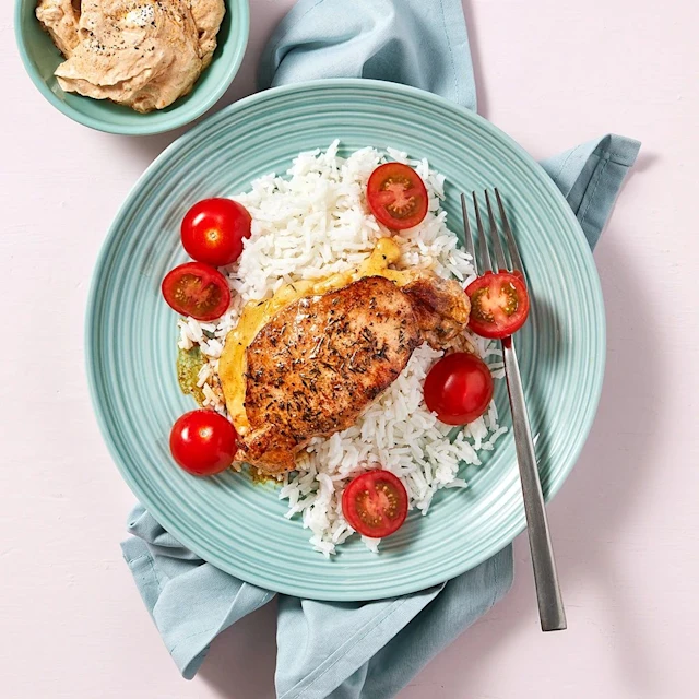 Ostfylld fjärilskotlett med tomater