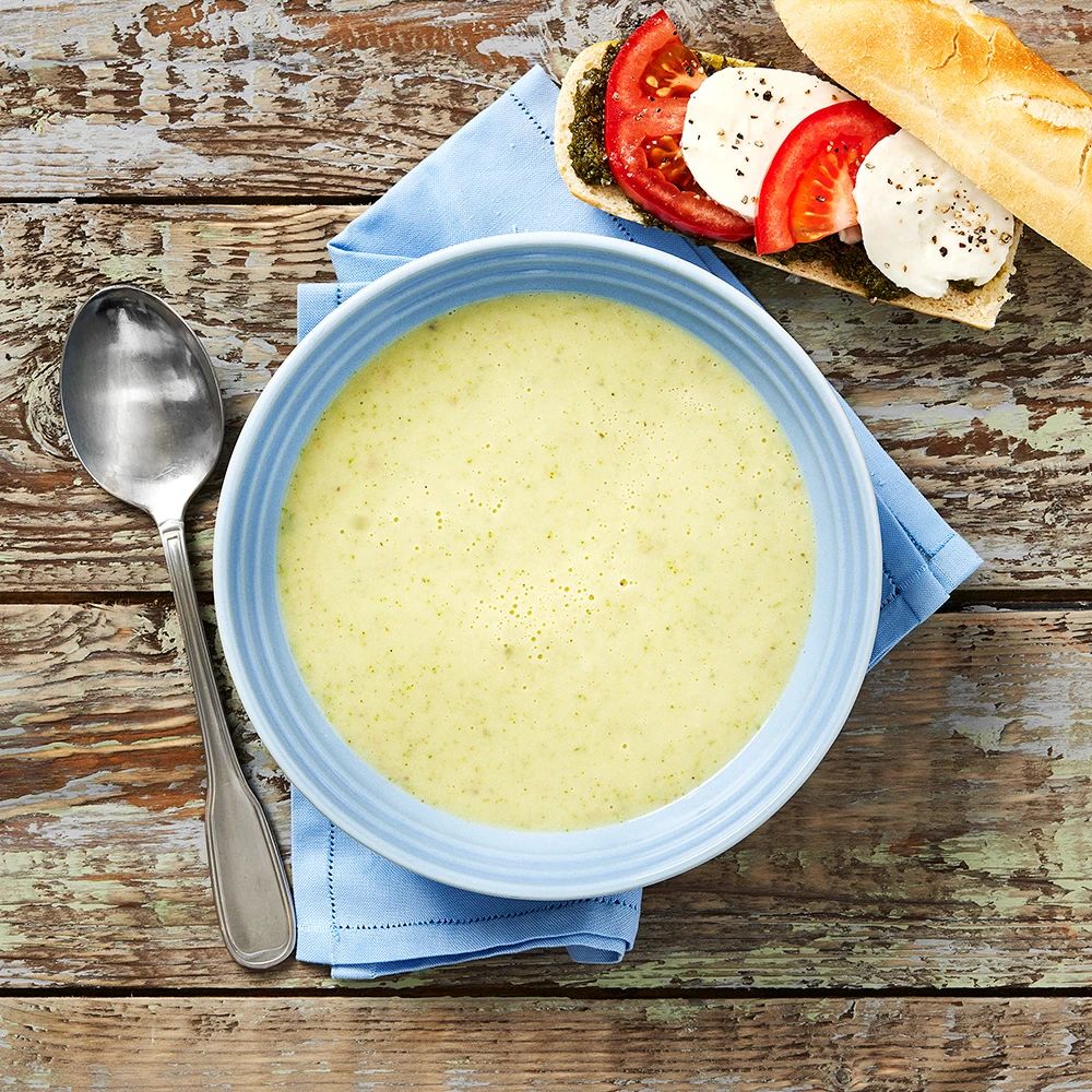 Broccolisoppa med pestobaguette