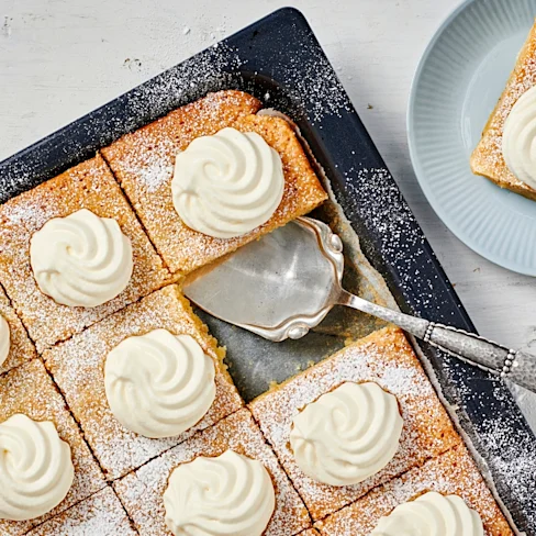 Semmelkladdkaka i långpanna