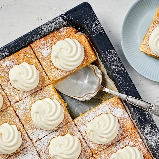 Semmelkladdkaka i långpanna