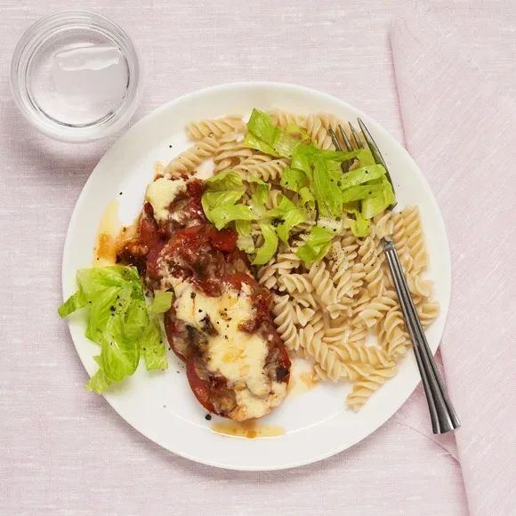 Falukorv i ugn med tomattäcke