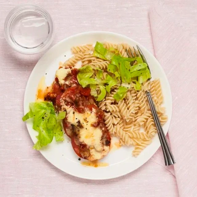 Falukorv i ugn med tomattäcke