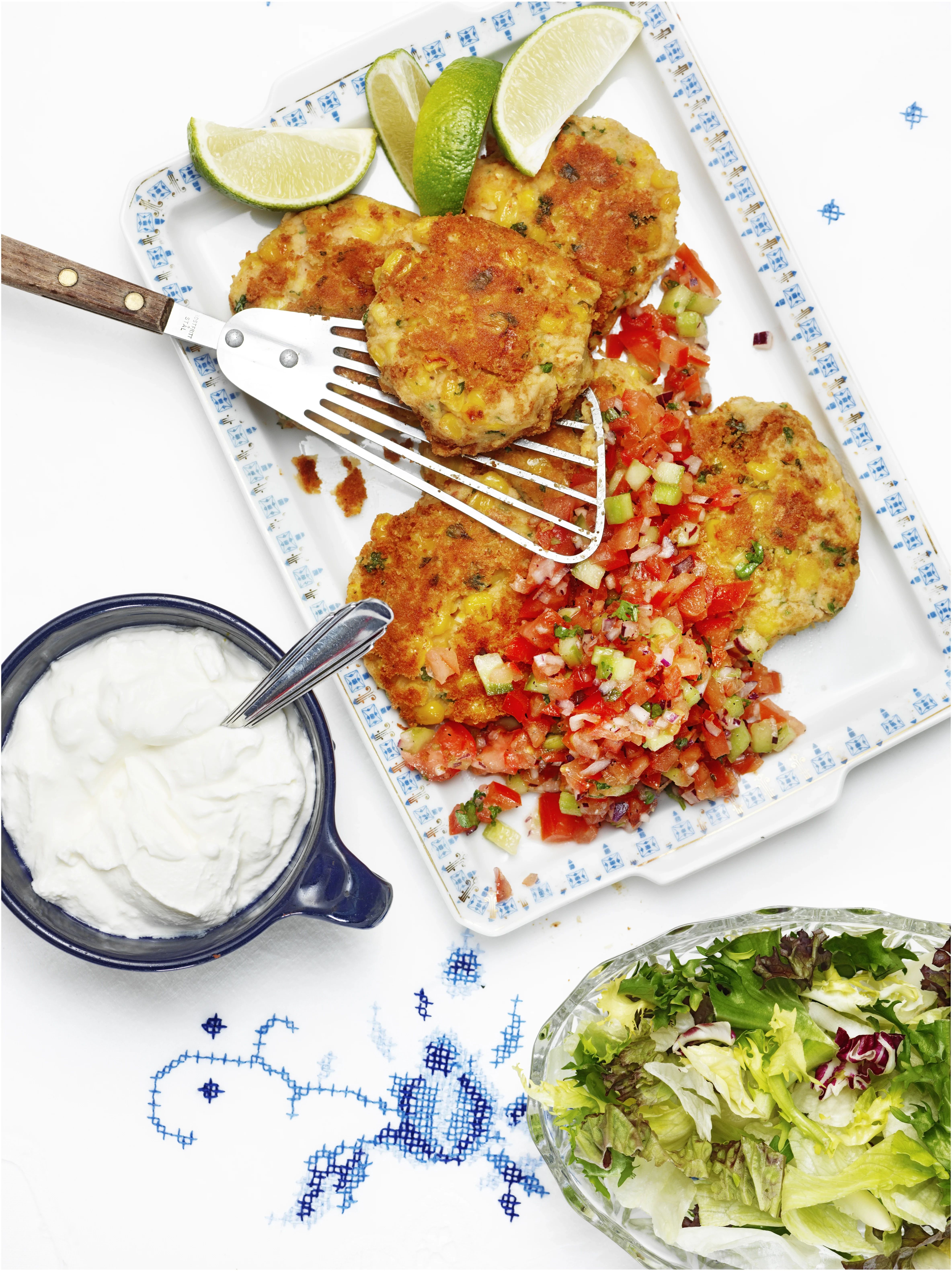 Ärtiga majsbiffar med tomatsalsa