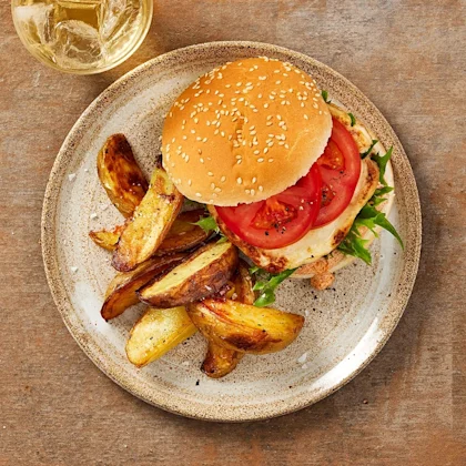 Halloumiburgare med klyftpotatis