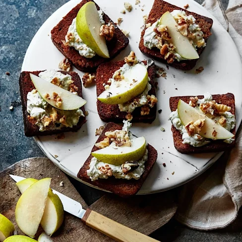 Smörstekt pepparkaka med ädelostkräm