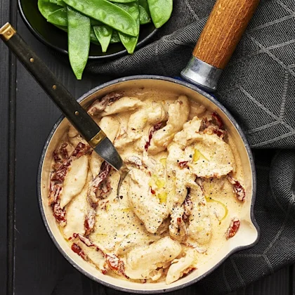 Krämig kycklinggryta med soltorkade tomater