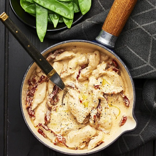 Krämig kycklinggryta med soltorkade tomater