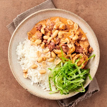 Kycklinggryta med bacon och jordnötter