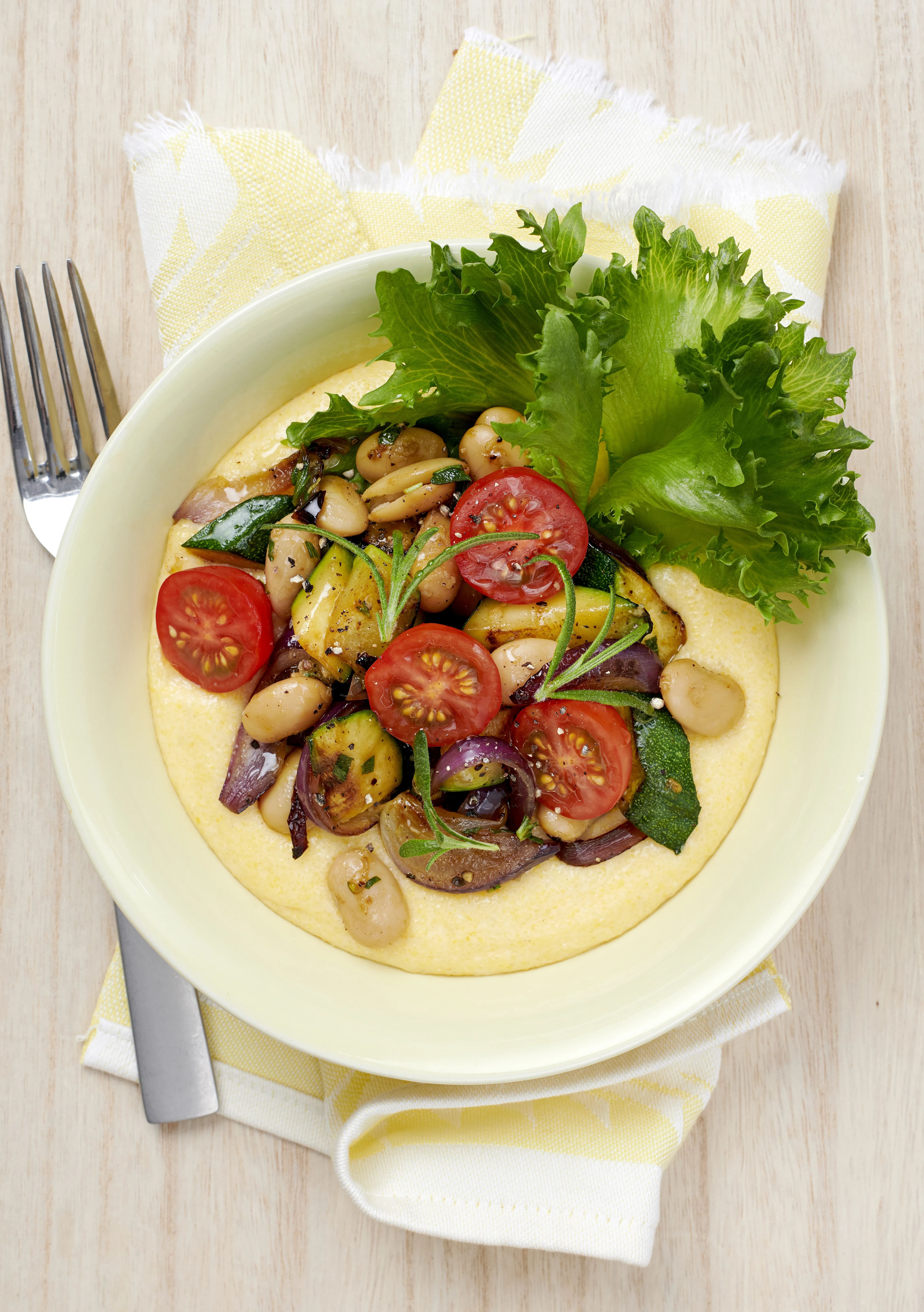 Krämig polenta med rosmarinrostade grönsaker