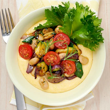 Krämig polenta med rosmarinrostade grönsaker