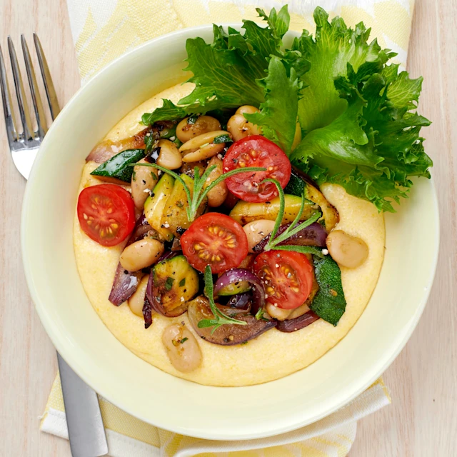 Krämig polenta med rosmarinrostade grönsaker