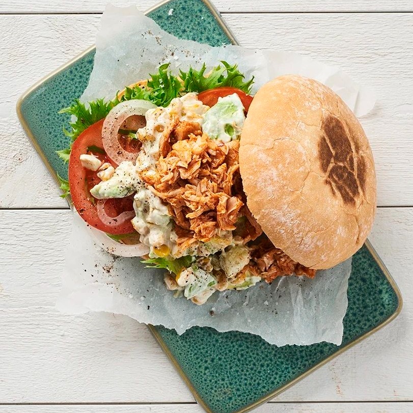 Pulled chicken med avokadoröra och rostad majs